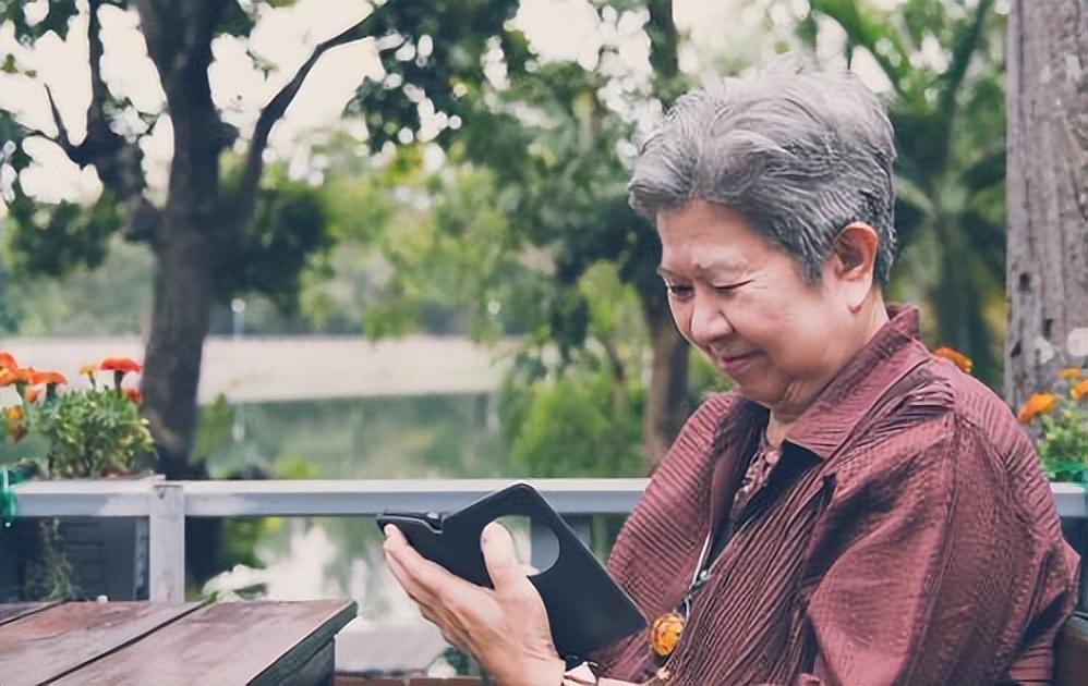 为什么老人身上有一股怪味（老人身上有一股怪味的原因）