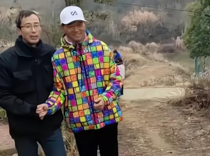 中国钓王邓刚开宾利回村过年 （是怎么回事）
