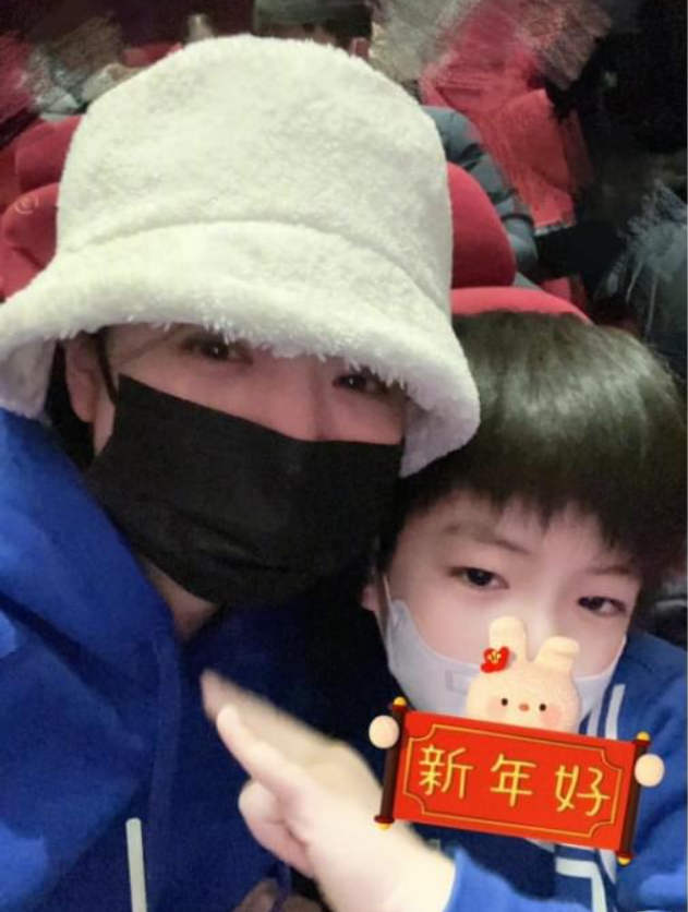 陈妍希带儿子去看流浪地球2