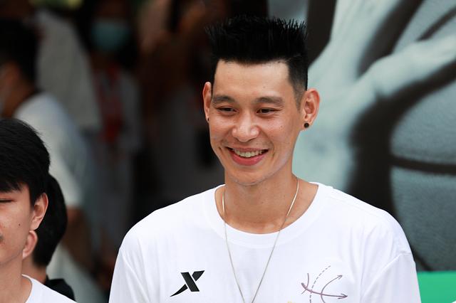 林书豪宣布已婚 （林书豪的亚裔妻子是教亚洲、非洲贫困儿童的教师）