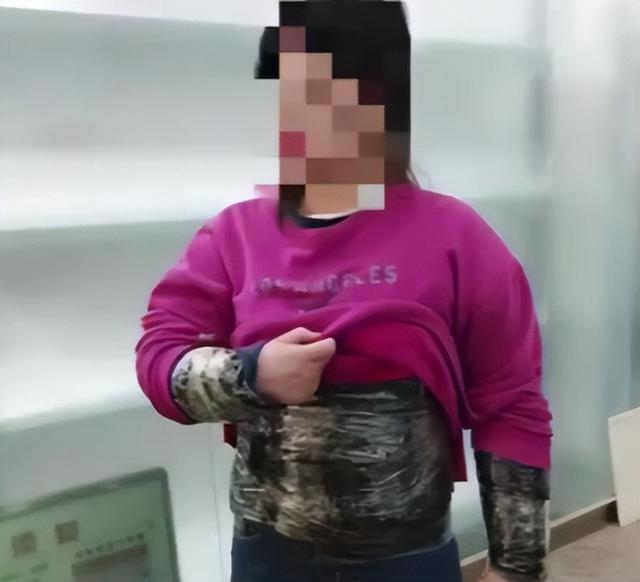 多人身体绑藏100斤牛肚入境被查（是怎么回事）