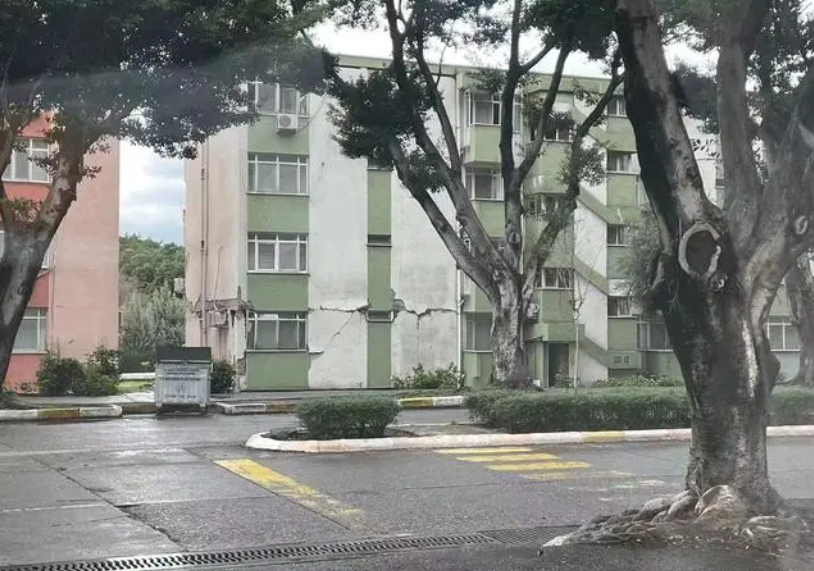 中国小伙亲历两次强震 怀孕妻子崩溃（谈及还心有余悸）