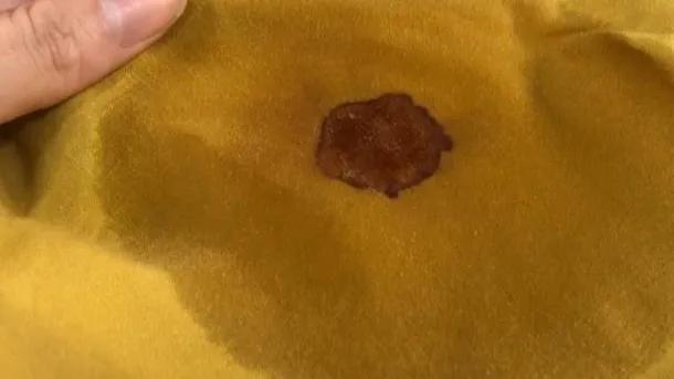白醋小苏打盐洗衣液如何洗衣服（白色T恤有霉斑是怎么清洗的）
