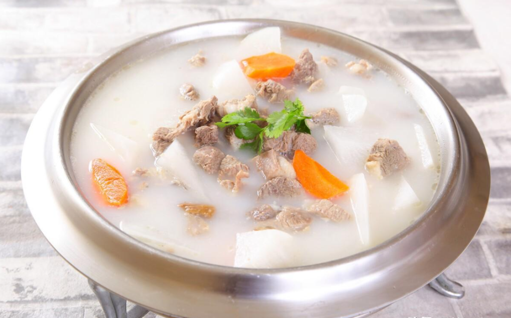煮羊肉的正确方法与配料（煮羊肉的三种配料）