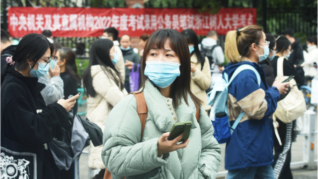 公务员招考35岁门槛松动（媒体评论多给予积极肯定）