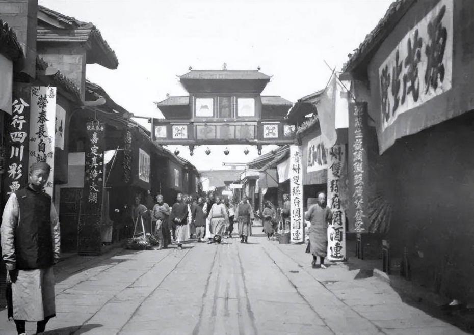 刘文彩大地主简介（刘文彩死后他的的妻妾合后代怎么样了）