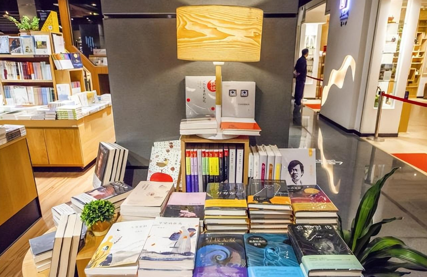 开书店货源在哪里进货（开书店赚钱吗）