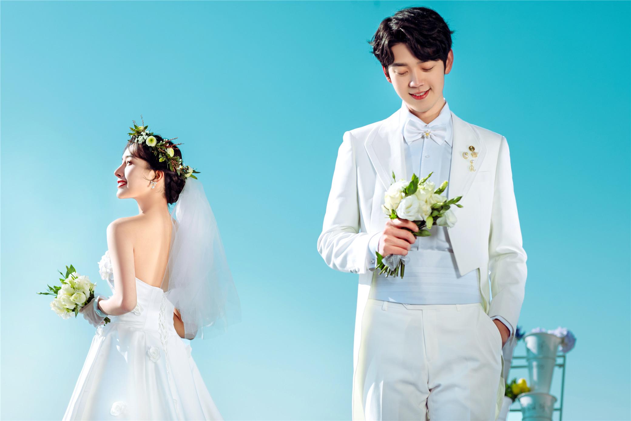 情侣拍婚纱照多少钱（情侣拍婚纱照的费用是多少）