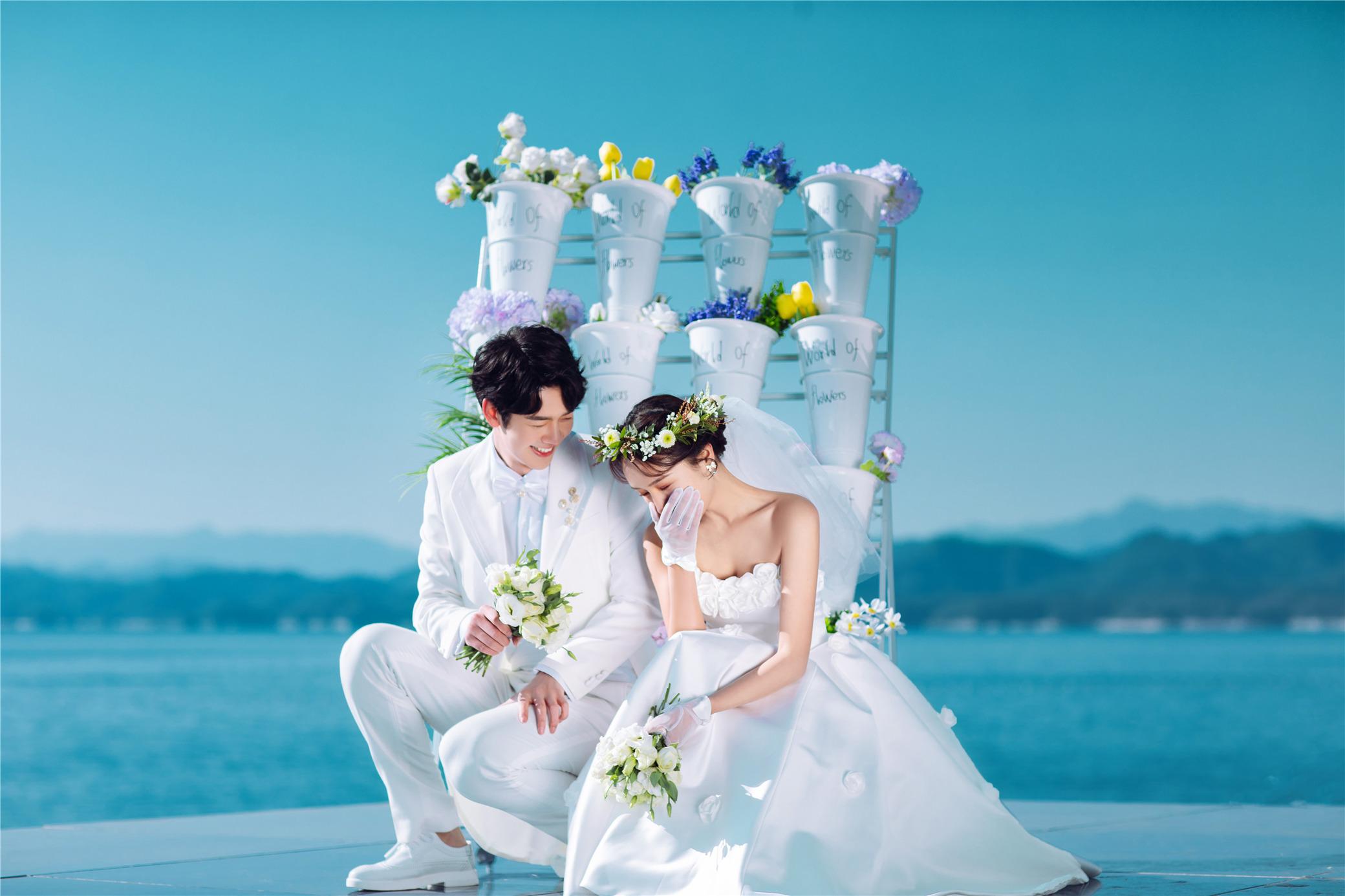 情侣拍婚纱照多少钱（情侣拍婚纱照的费用是多少）
