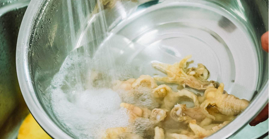 柠檬鸡爪制作方法配料和步骤（制作网红柠檬鸡爪都需要哪些材料）