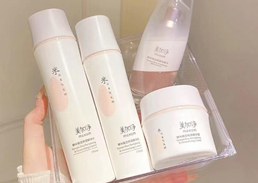 自然堂适合什么年龄（适合50岁女人秋天用的五款水乳）