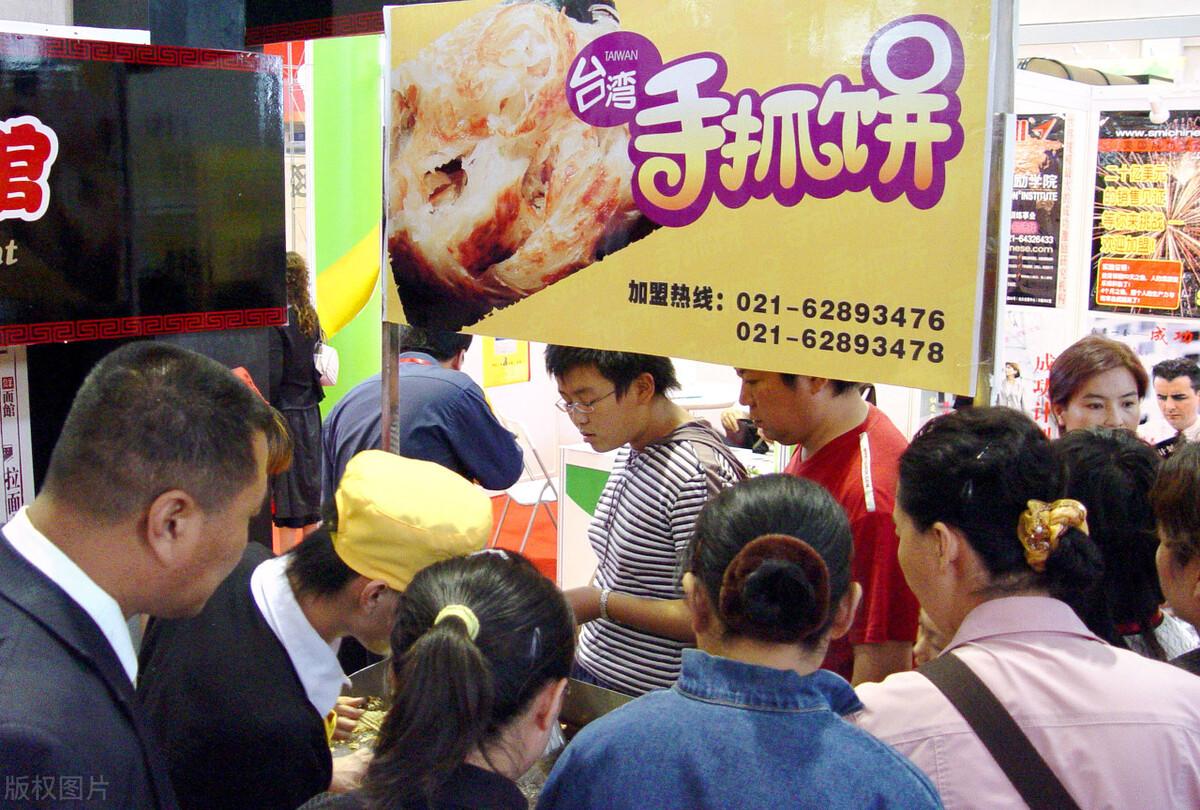 手抓饼摆摊赚钱吗（手抓饼月入八万是真的吗）