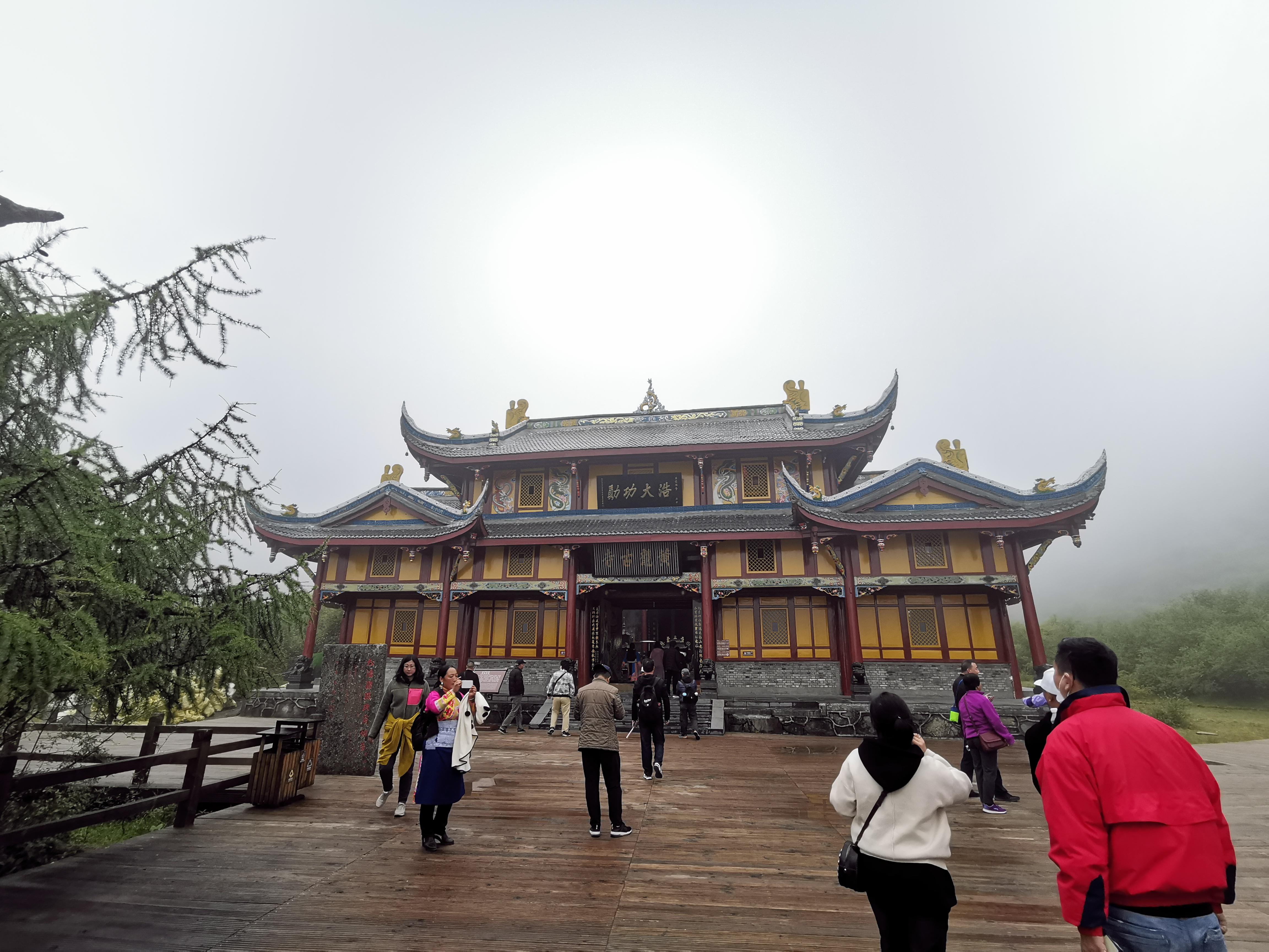 黄龙海拔高度是多少米（藏区海拔高的地方旅行需谨慎）