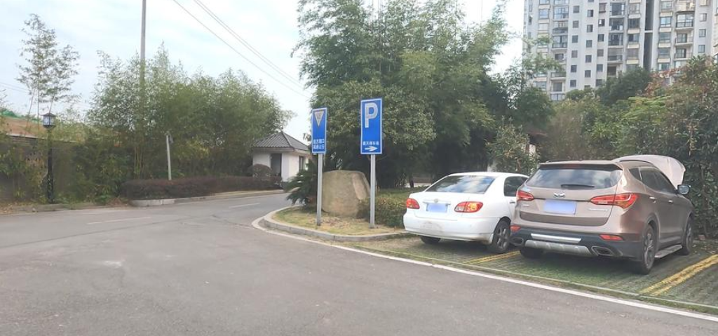 汽车电瓶没电了怎么办自己能解决吗（两种汽车没电搭电启动的方法）