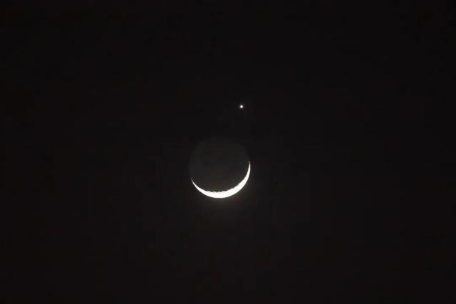 被月亮星星浪漫到了（月掩金星，天象亮相天宇）