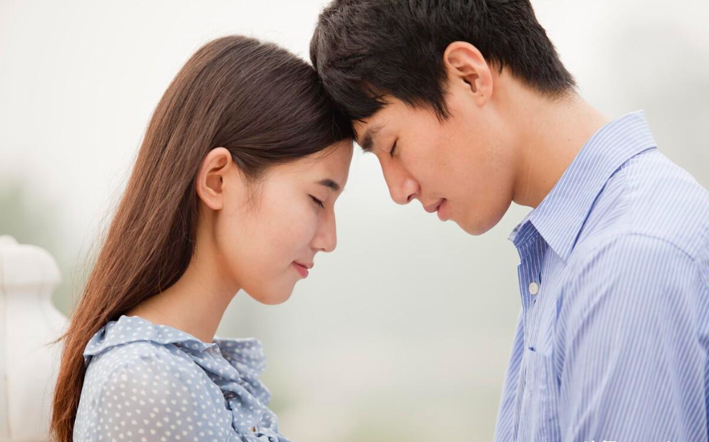 男朋友摸自己女朋友的头意味什么（男生摸女生头有什么含义吗）