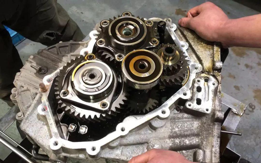 汽车cvt是自动挡吗（AT、CVT、DCT变速箱各自都有什么区别呢）