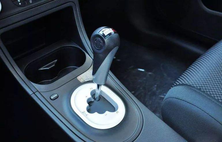 汽车cvt是自动挡吗（AT、CVT、DCT变速箱各自都有什么区别呢）