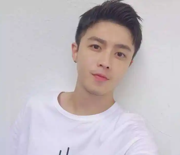 男生怎么变帅简单方法（提升男生颜值的小细节）