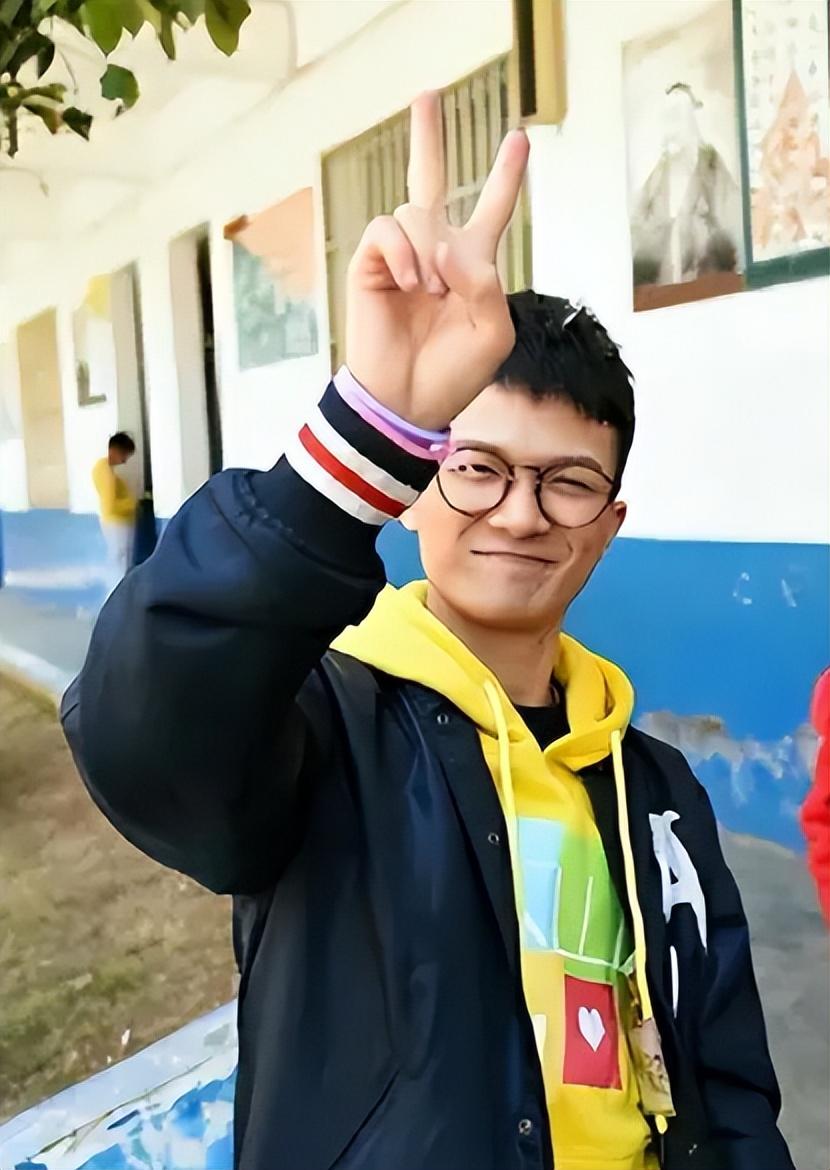 周深是男的还是女的（周深的爆火是又原因的）