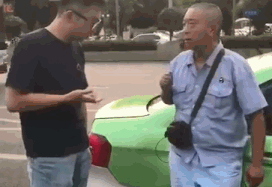 瓜娃子是什么意思（两个四川男人当街吵架诠释了地方方言的魅力）