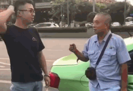 瓜娃子是什么意思（两个四川男人当街吵架诠释了地方方言的魅力）