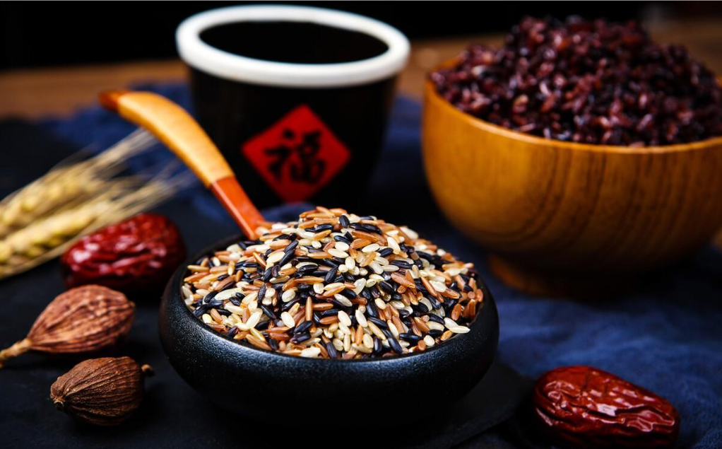 三色糙米的功效和作用禁忌（三色糙米是哪三种米呢）