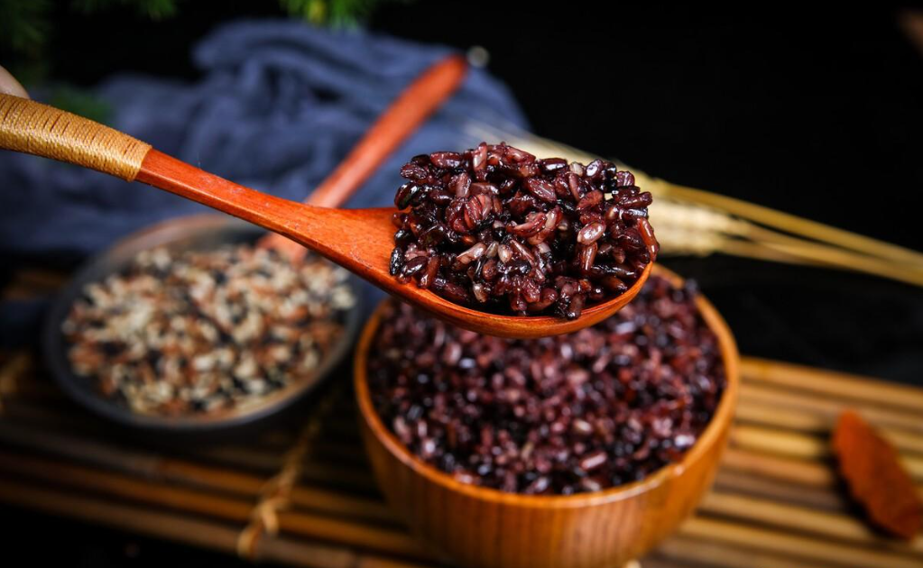 三色糙米的功效和作用禁忌（三色糙米是哪三种米呢）
