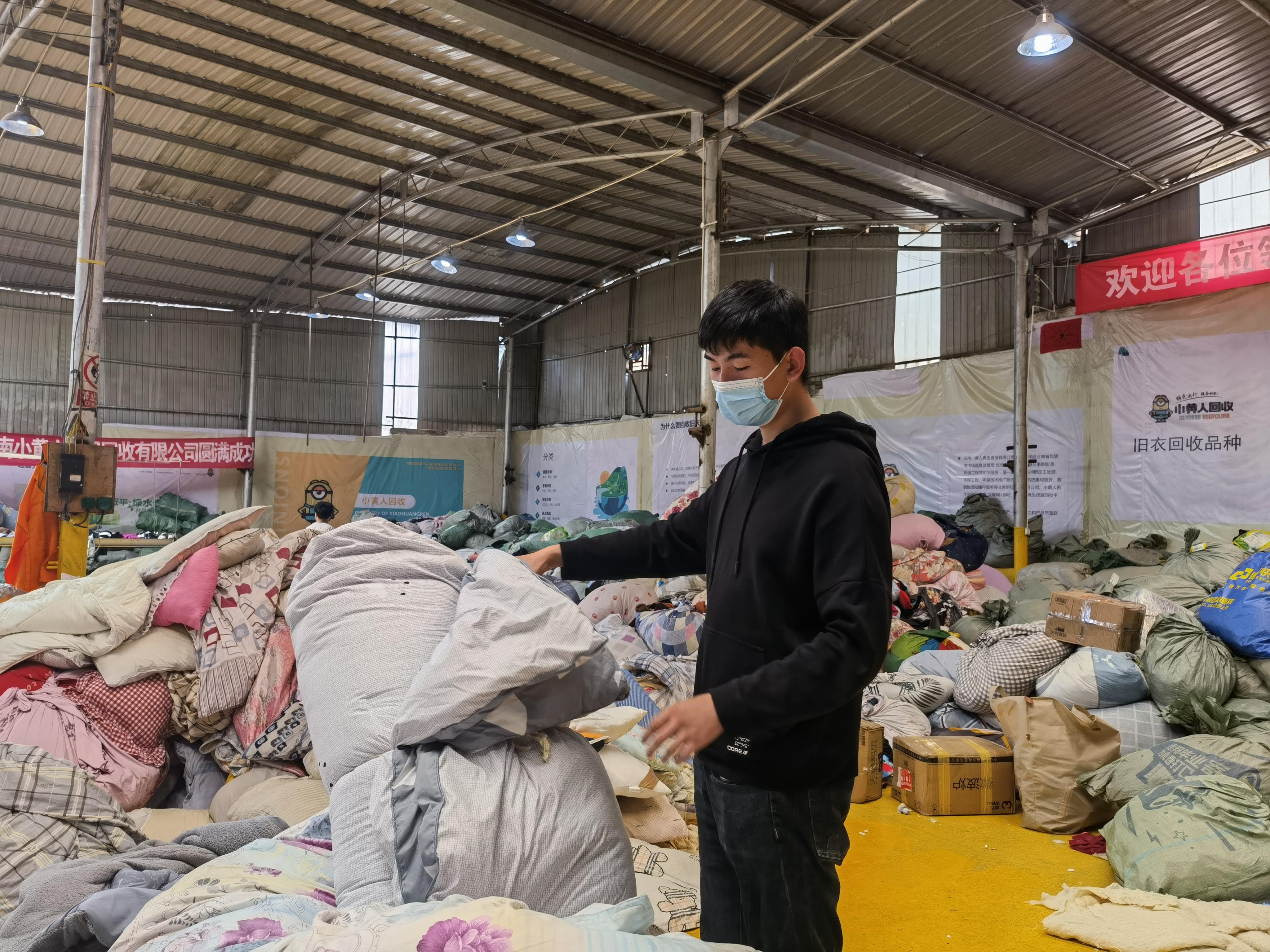 收了旧衣服怎么销路啊（新手怎么找到回收旧衣服的厂家呢）