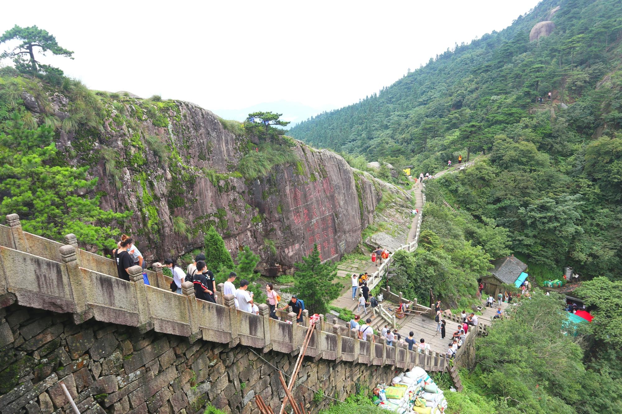 九华山在哪个省哪个市（九华山风景区有哪些）