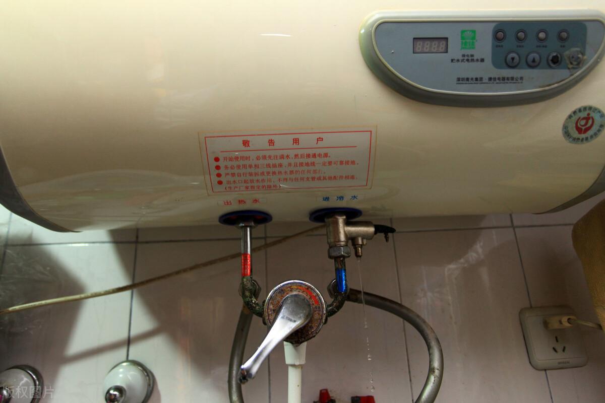 热水器怎么样清理水垢才能干净（家庭电热水器清理水垢的方法和步骤）